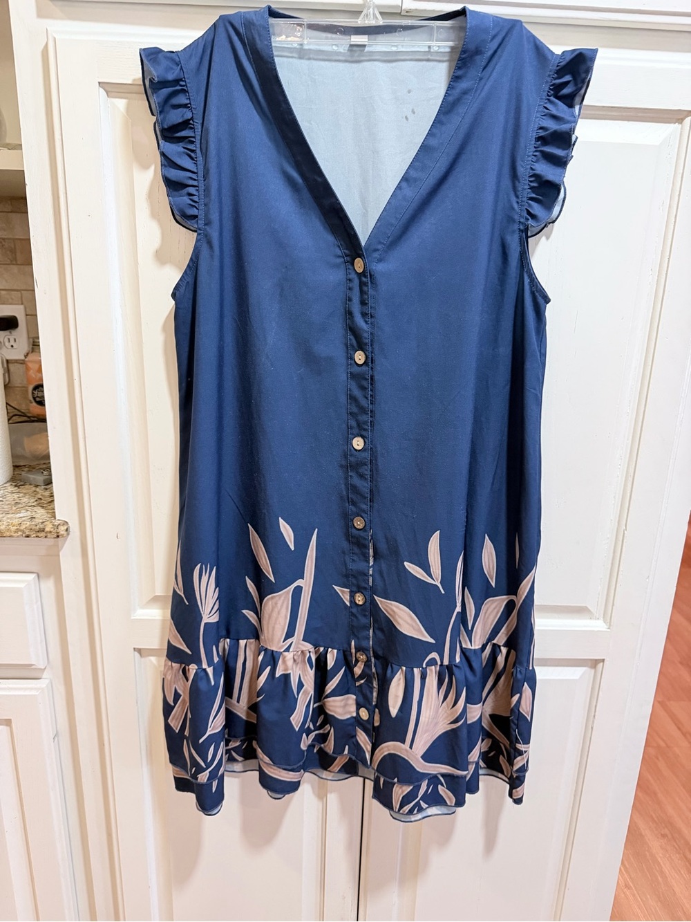 SHEIN Navy Sleeveless Button V-Neck Tunic with Cream Floral Hem